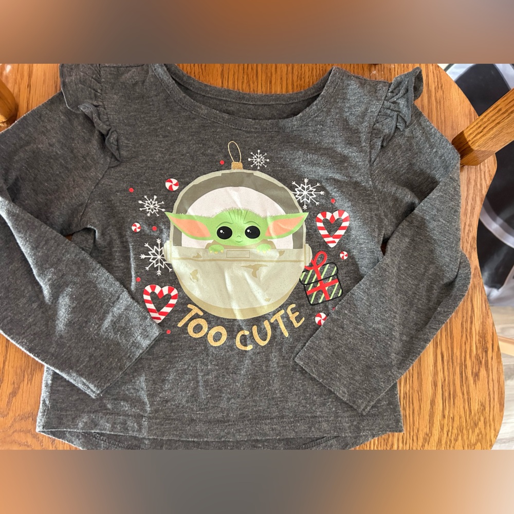 Disney Star Wars, baby Yoda Grogu girls top size 3T Christmas EUC